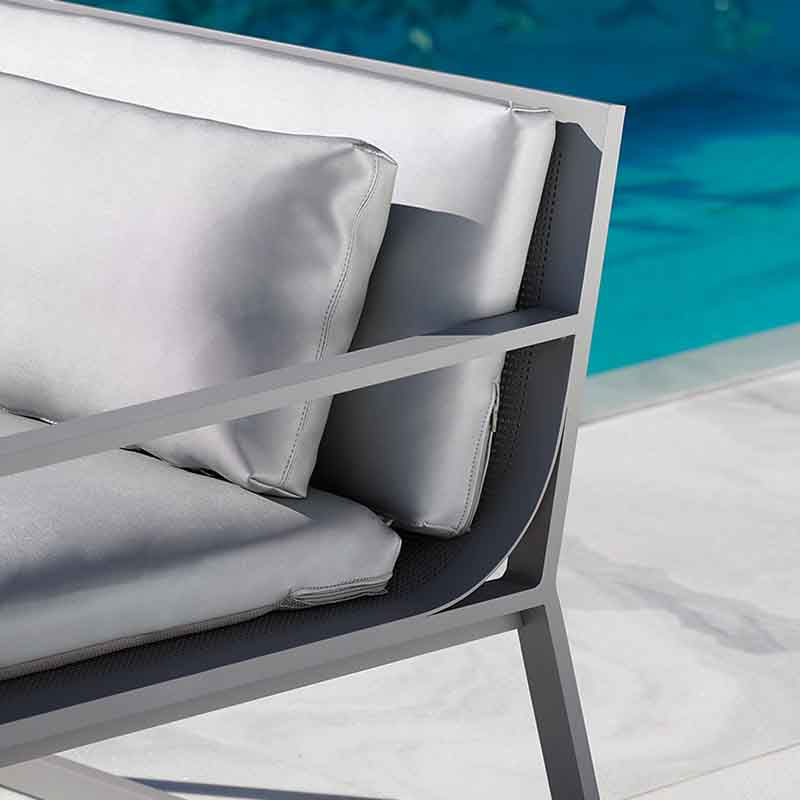 Blau Lounge Chair - Zzue Creation
